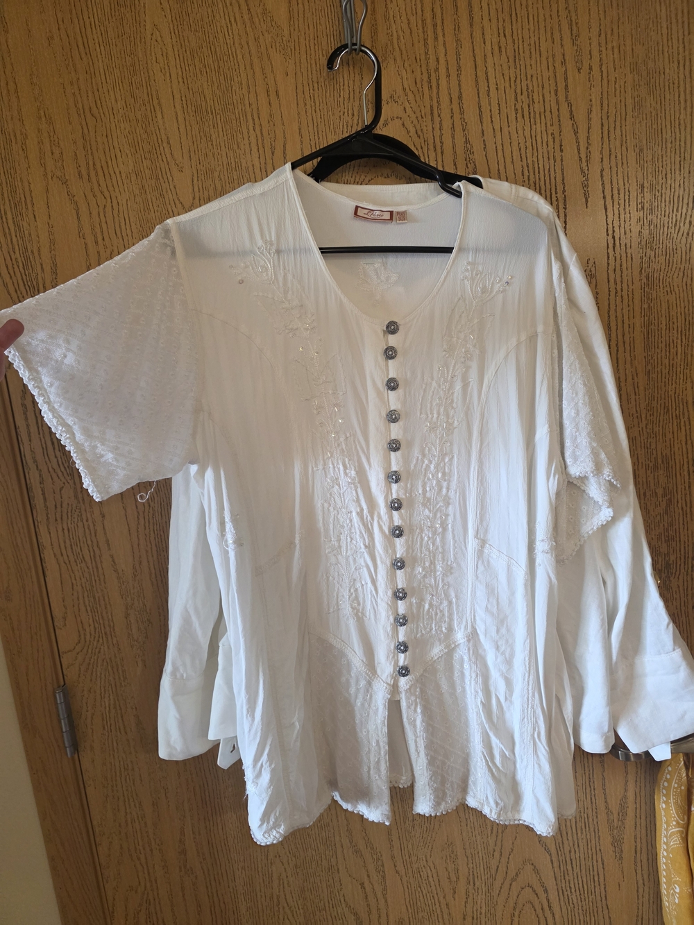 Vintage Embroidered White Button-Front Women's Top